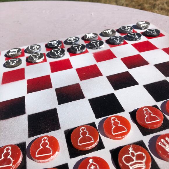 Chess Set - Prestigious Race Colors - Picture 4 of 10